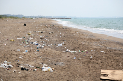 Kumköy Sahili'nde barakalar gitti, çöplük kaldı