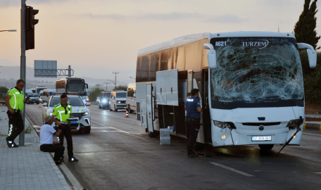 Otobüs midibüse çarptı: 5 yaralı