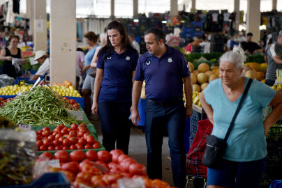 Pazar tezgahında 'irili, ufaklı' aldatmacaya 3 bin 541 lira ceza