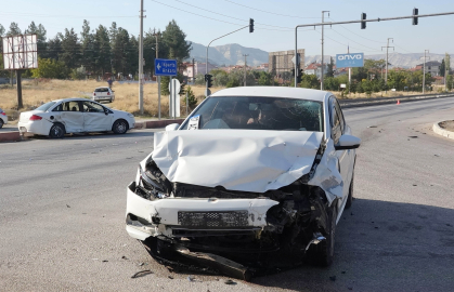 14 yaşındaki sürücü kaza yaptı: 1 yaralı
