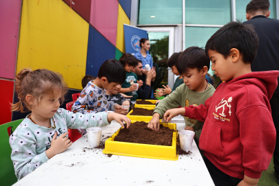 Minikler 'Bir Saksı Bir Umut' projesiyle toprakla buluştu