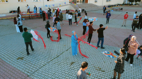 Uçurtma tasarlayıp uçurdular