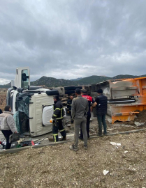 Kamyon sürücüsü yaralandı