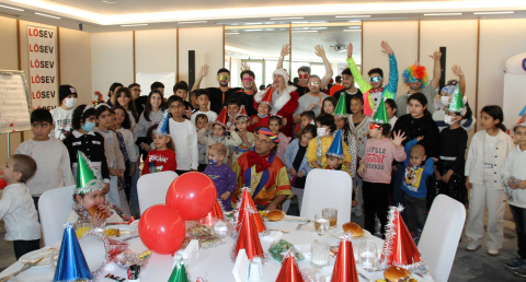 Lösemili çocuklar için yeni yıla merhaba partisi