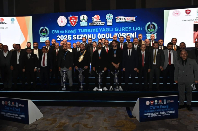 Başkan Vekili Çiçek'e plaket