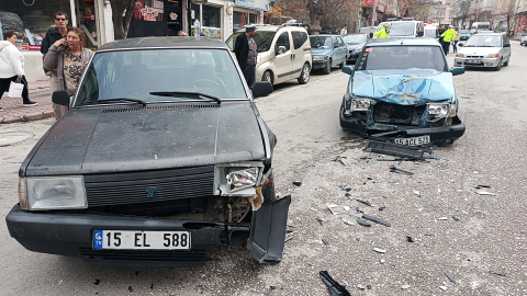 Otomobiller çarpıştı: 1 yaralı