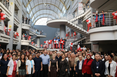 Akdeniz Üniversitesi Hastanesi'nde yeni yıl coşkusu