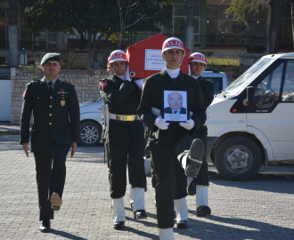 Kıbrıs gazisi askeri törenle toprağa verildi