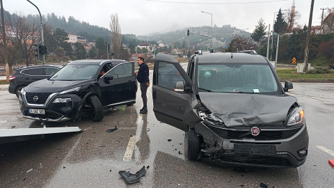 Burdur'da iki araç çarpıştı: 1 yaralı