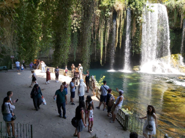 Düden Şelalesi 900 bin ziyaretçi ağırladı