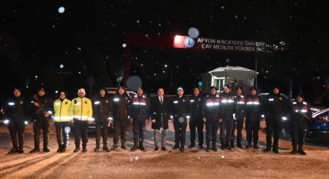 Çay Kaymakamı yılbaşı gecesi görevlileri ziyaret etti