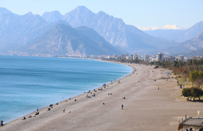 Antalya’da deniz suyu sıcaklığı, hava sıcaklığını geride bıraktı