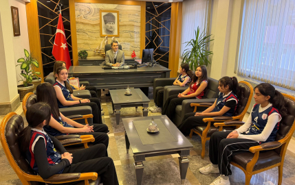 'Filenin küçük sultanları' Kaymakam Kuruca'yı ziyaret etti