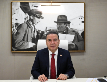 Muhittin Böcek, Ali Mahir Başarır'a hediye edeceğini söyleyip daire istemiş