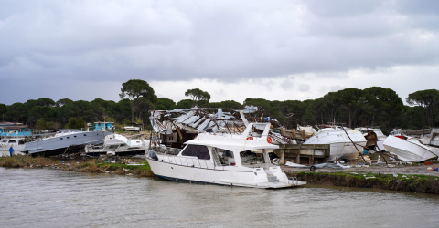 Antalya'da peş peşe hortumlar; seralar yıkıldı, çatılar uçtu