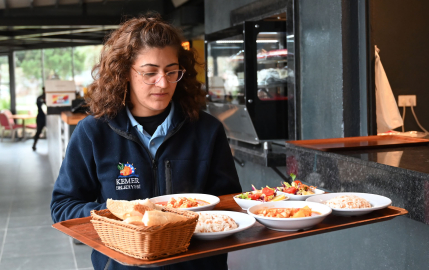 Deniz Kafe’de tabldot usulü yemek