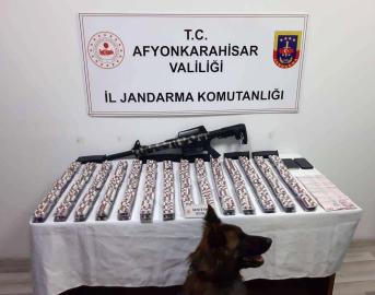 Jandarma operasyonlarında kaçak parfüm ve uyuşturucu ele geçirildi