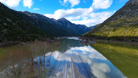 Yağmur suyu ile dolan Antalya- Konya yolu, ulaşıma kapandı
