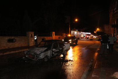 Seyir halindeki otomobil alev alev yandı