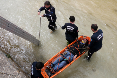 Alanya'da çaya düşen erkek yaralandı