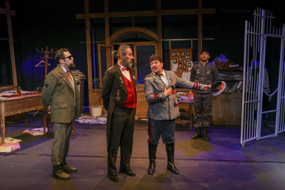 AŞT Dünya Tiyatro Günü'nü üç ayrı sahnede üç farklı oyunda kutladı