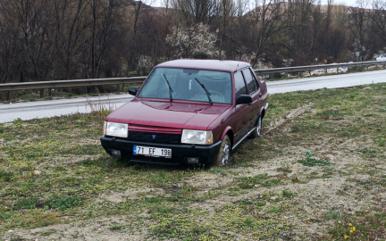 Refüje çıkan otomobilin sürücüsü yaralandı