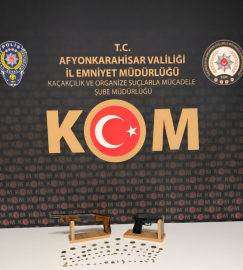 Polisin operasyonunda 74 sikke ele geçirildi