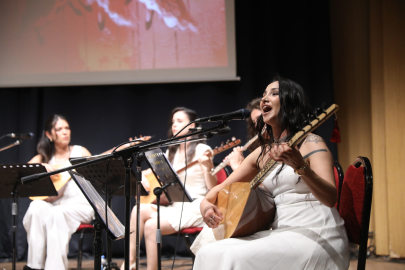 'Kadın Kadına Türküler Konseri'ne yoğun ilgi