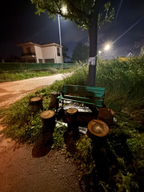 Parktan çalınan bank bulunup, yerine monte edildi