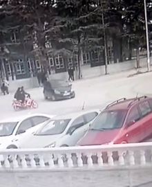 Otomobille motosiklet çarpıştı: 2 yaralı