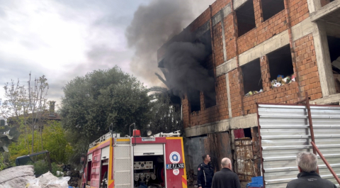 Metruk bina yangını sonrası muhtardan 'restorasyon' çağrısı