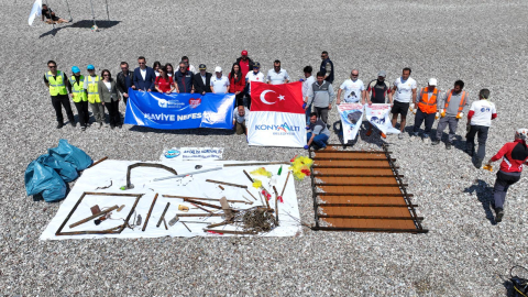 Konyaaltı Sahili’nde deniz dibi ve kıyı temizliği