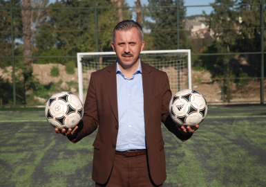 Kemer'e yeni halı saha