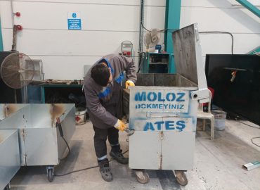 Kepez’de Kurban Bayramı öncesi çöp konteyneri seferberliği