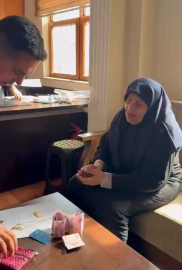 Pazarda kaybettiği cüzdan, teslim edildi