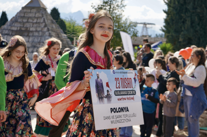 10 ülkeden çocuklar Sevgi Korteji’nde buluştu