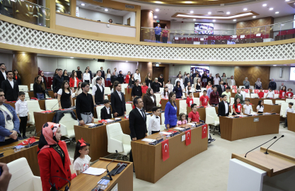 Antalya Büyükşehir Meclisi'nde koltuklar çocuklarda