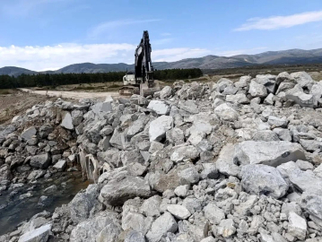 Yağış nedeniyle bozulan yol tamir edildi