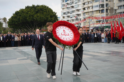23 Nisan kutlamaları Antalya’da çelenk töreniyle başladı