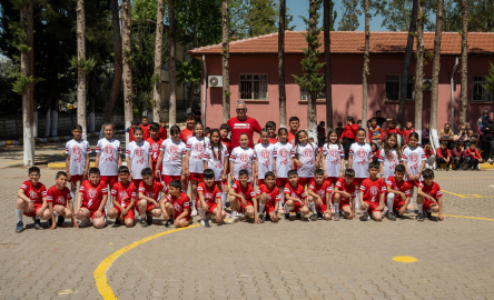 Antalyaspor temalı 23 Nisan gösterisi