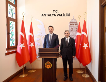 Bakan Bayraktar’dan Antalya Valiliğine ziyaret