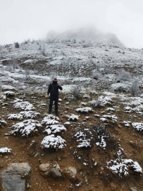 Çay'a nisanda kar sürprizi