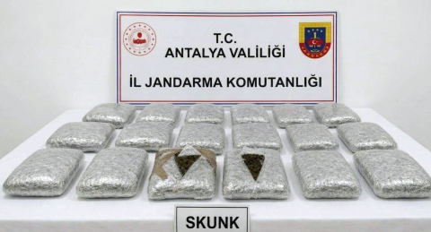 Araçta, 30 kilogram uyuşturucu