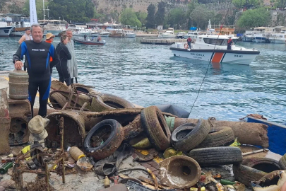 Denizden 5 ton atık çıkarıldı