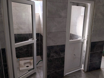 Cami tuvaleti tahrip edildi