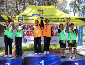 Büyükşehir'den kız çocuklarına spor desteği