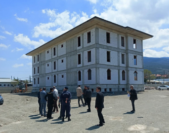 Kaymakam emniyet binası inşaatını gezdi