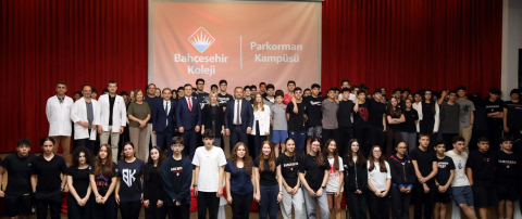 Rektör Özkan'dan lise öğrencileriyle ufuk açıcı sohbet