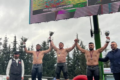 Kemer Belediyesi güreşçileri kürsüye çıktı 