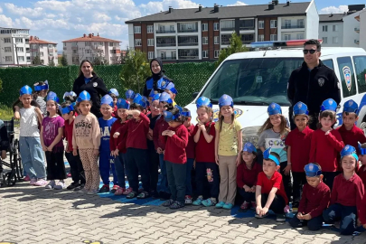 Polisten anaokulu öğrencilerine eğitim